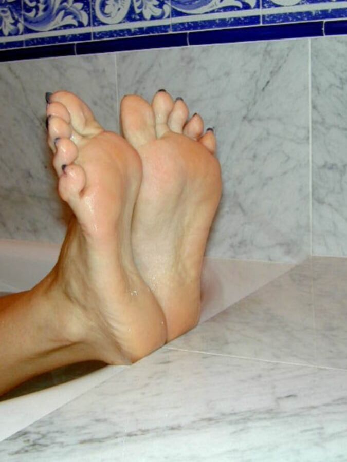 Fuesse in der Wanne