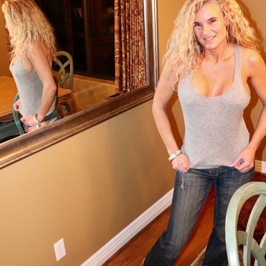 Hot amateur mature mom teasing me