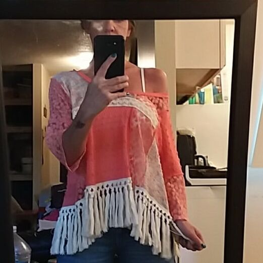 Minnesota MILF Selling Clothes