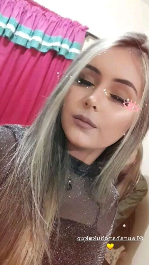 Livia putinha pra ser arrombada