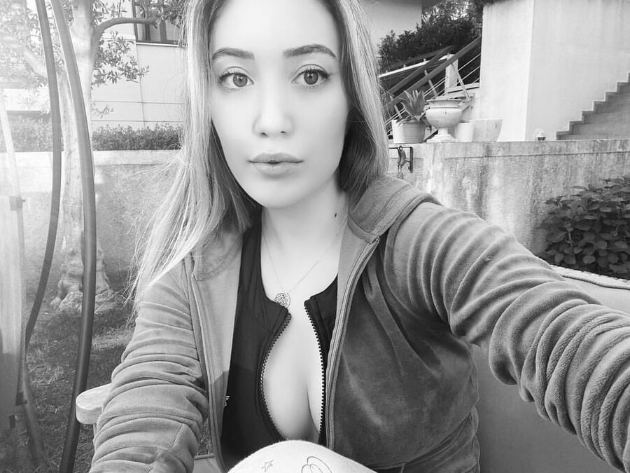 Yasmin Erbil Turkish Sexy Blonde Celebrity Girl