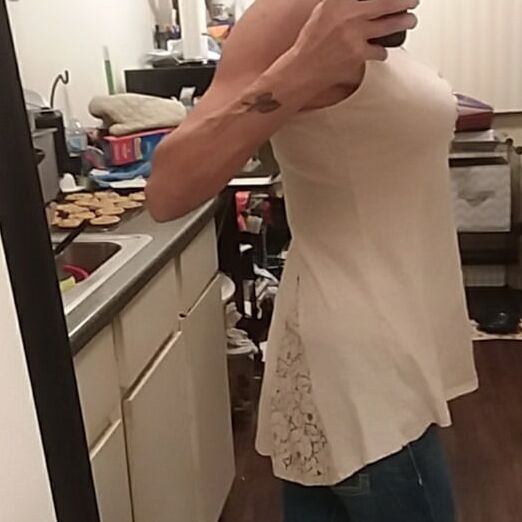 Minnesota MILF Selling Clothes