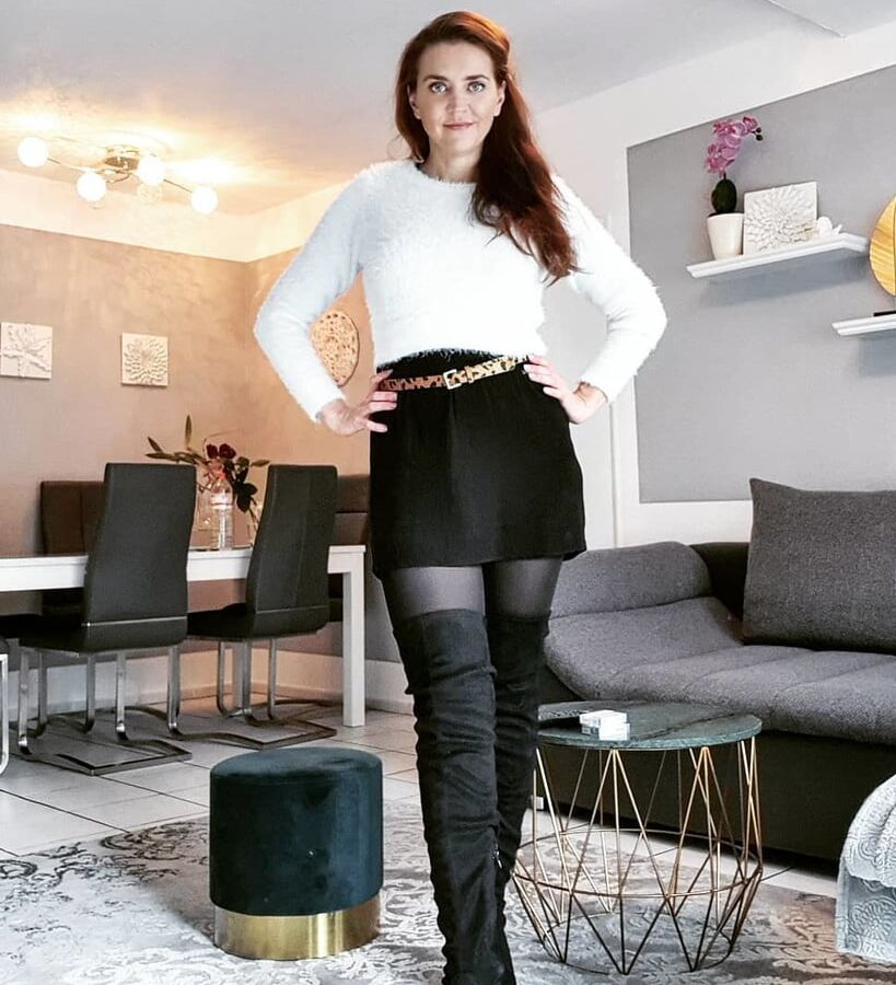 Real amateur mom Sara so hot in Nylon