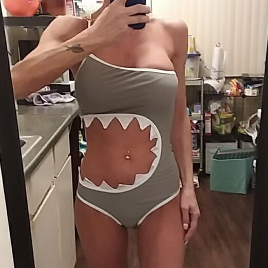 Minnesota MILF Selling Clothes