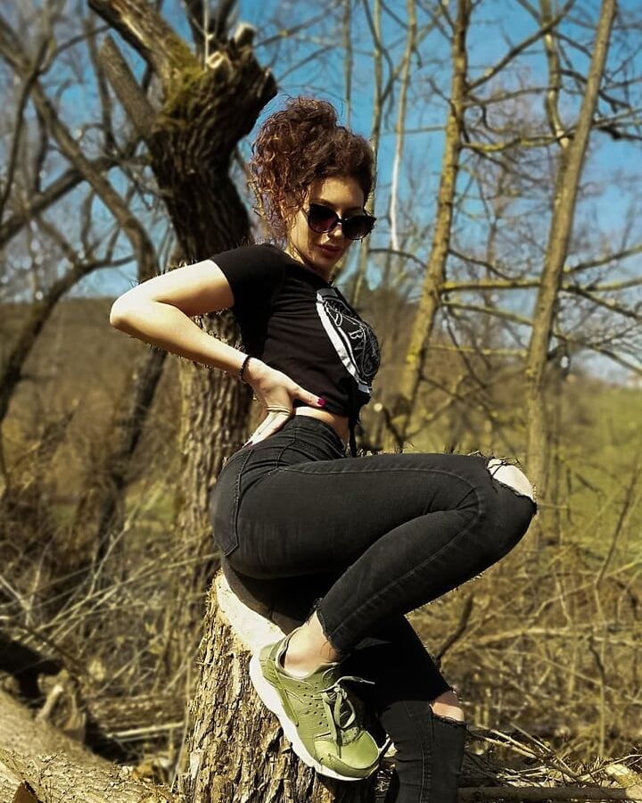 Serbian big ass stupid whore Aleksandra