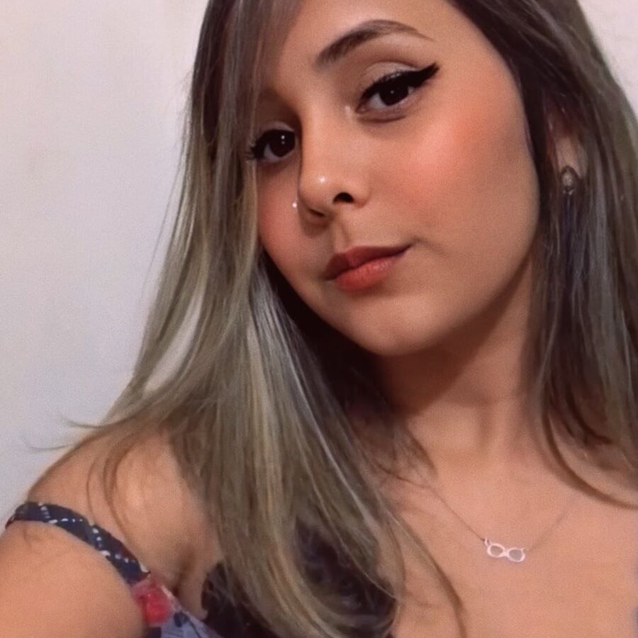 Livia putinha pra ser arrombada