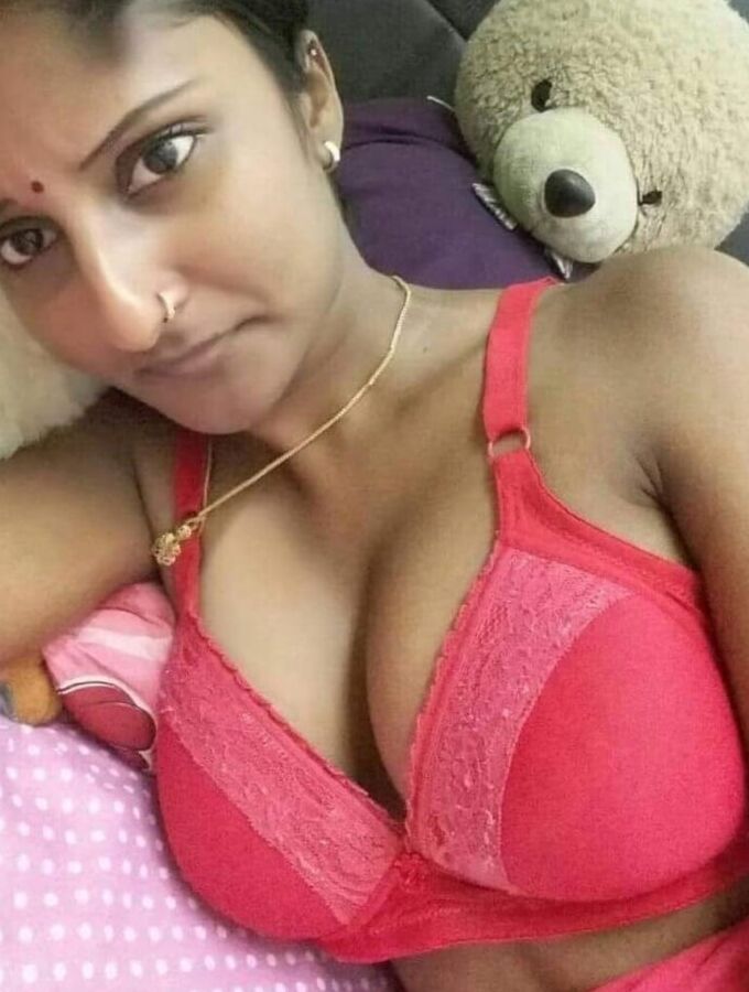 Mookuthi desi ponnu