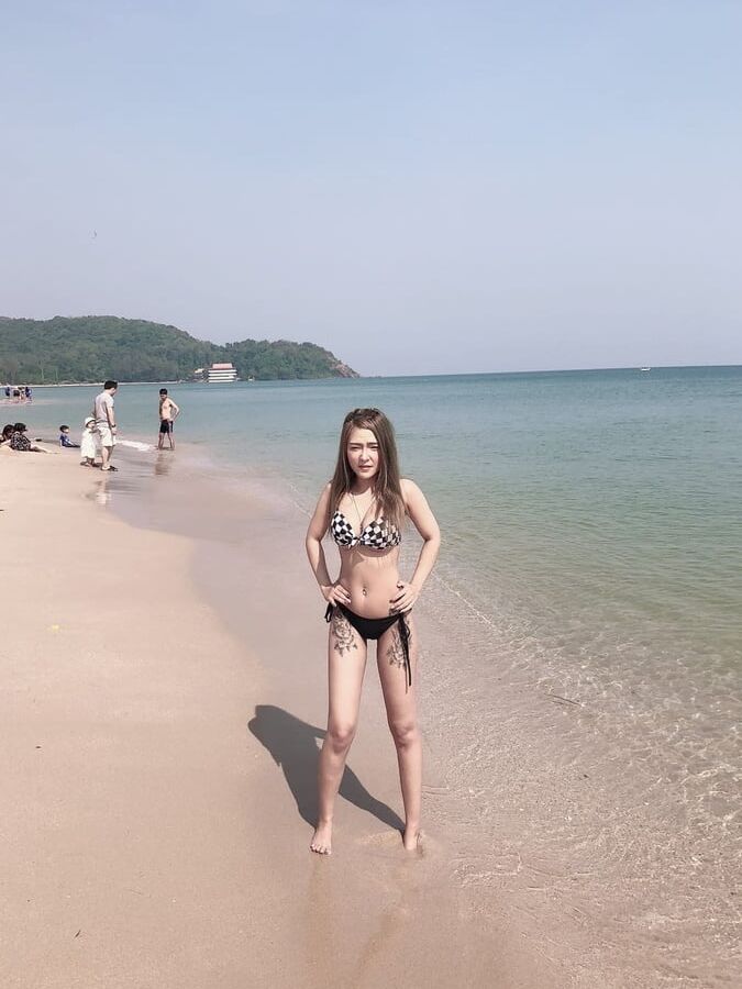 Asian model gets horny in private video chat