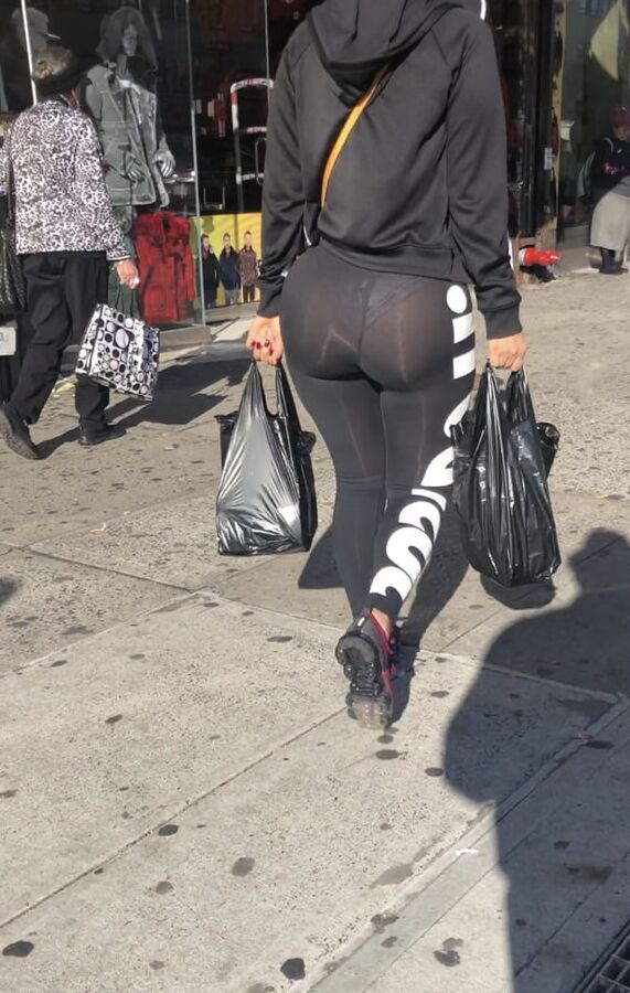 Amazing Curves (Voyeur)