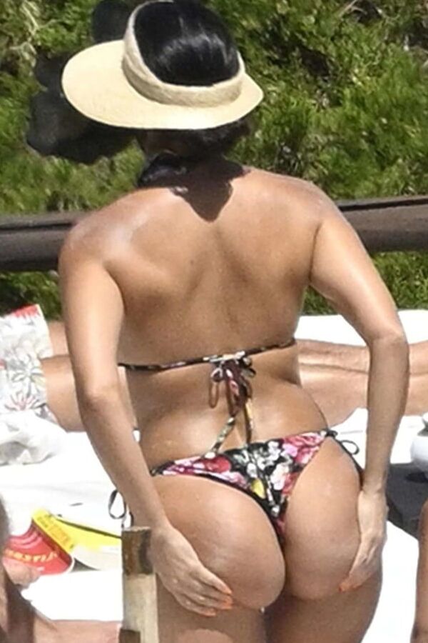 Kourtney Shows Her Amazing Ass