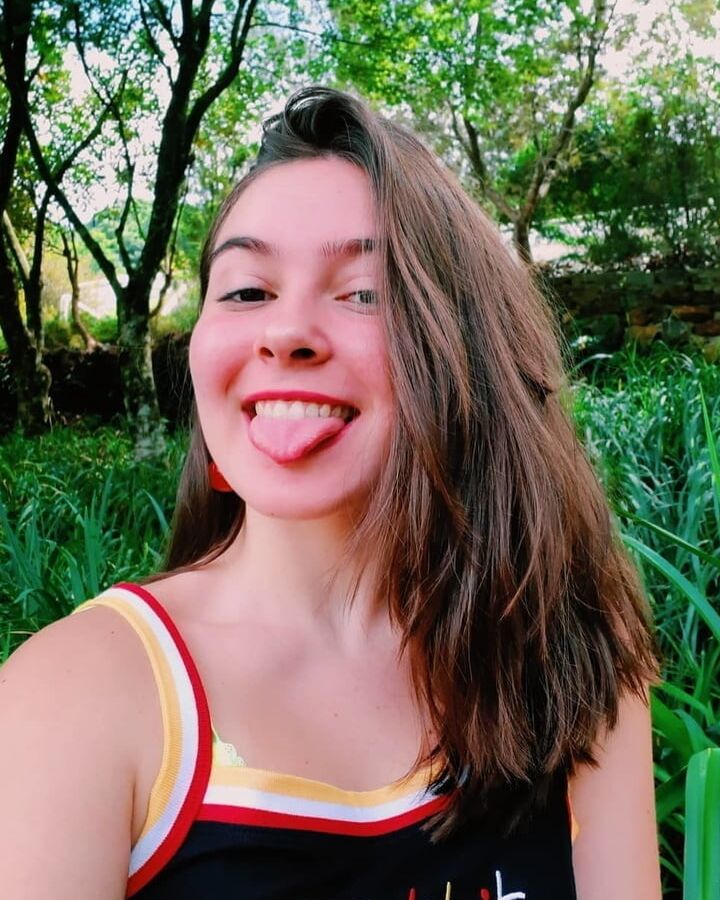 Julia para cum tributos homenageem essa putinha