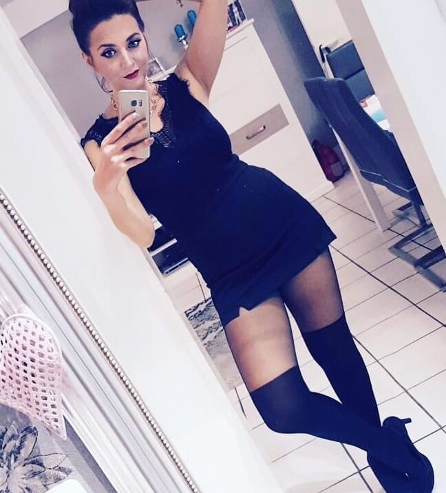 Real amateur mom Sara so hot in Nylon