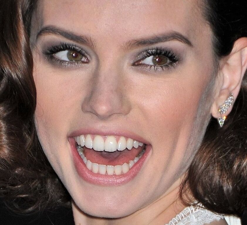 I want to cum on Daisy Ridleys teeth