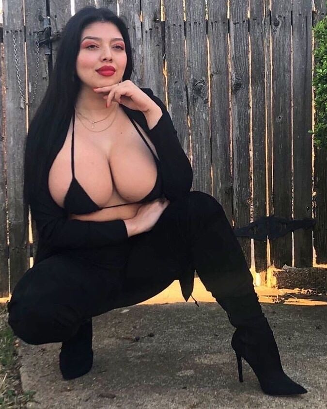 Who is this thick busty latina