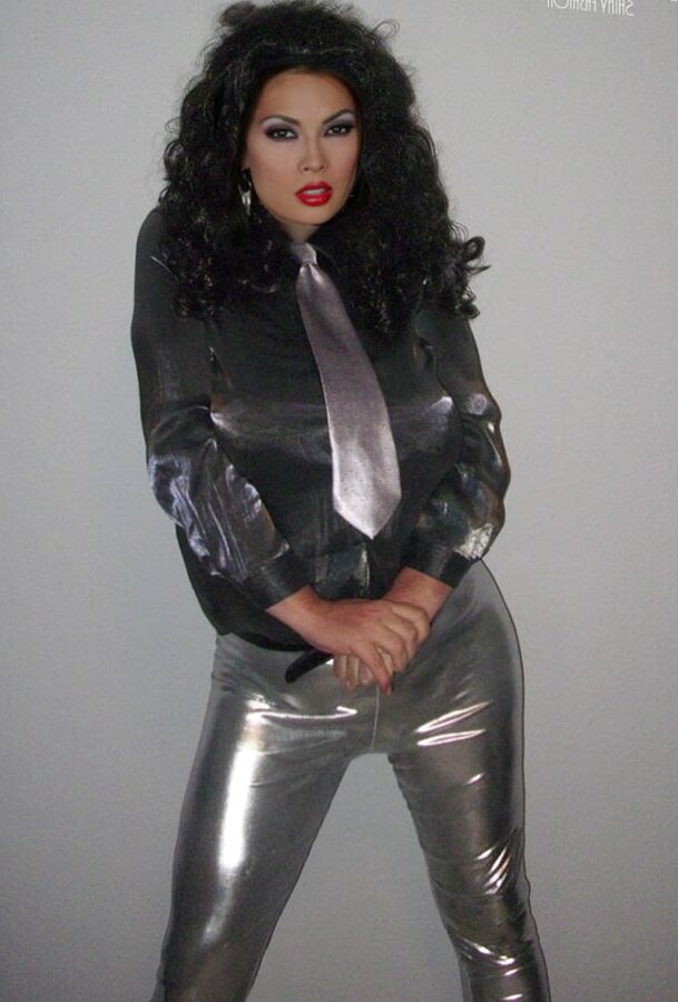 Satinhouse-Model ROXYTHA