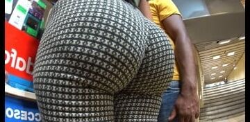 Amazing Curves (Voyeur)