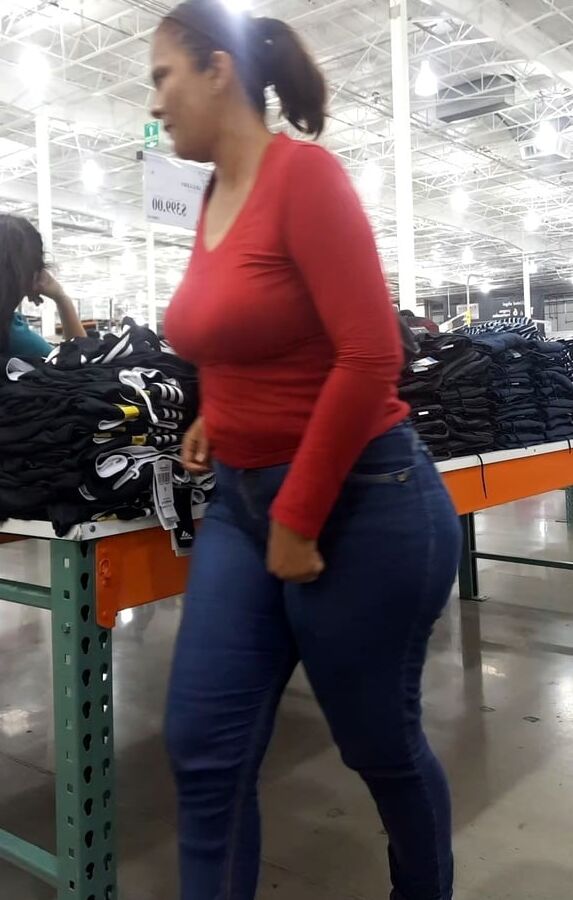 Esposa morenita con un megaculote de compas con su cornudo