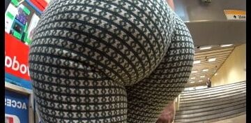 Amazing Curves (Voyeur)