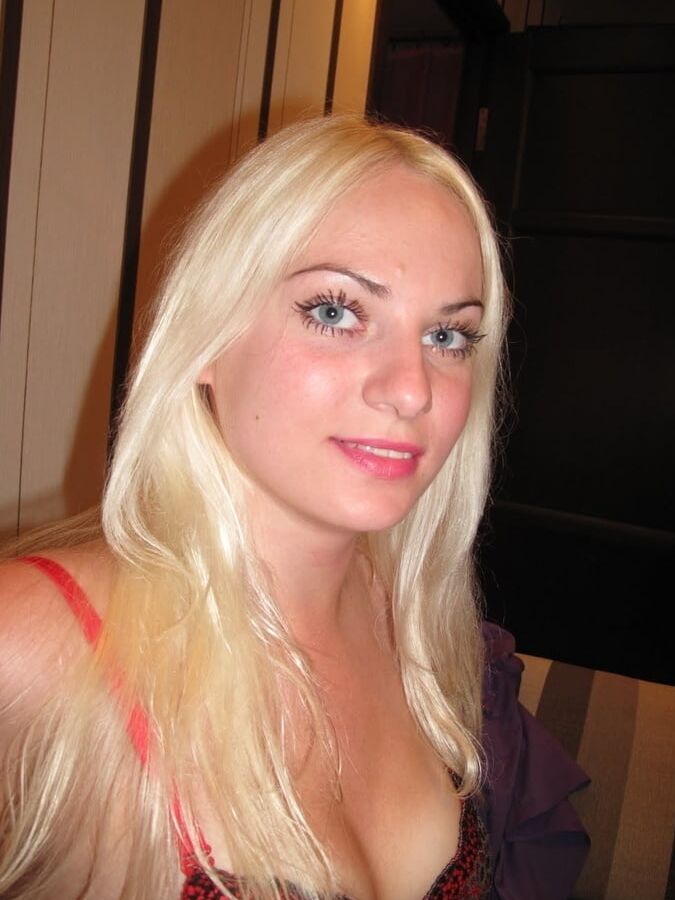 RANDOM MILFS AND MATURES