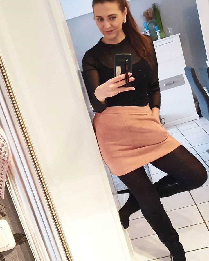 Real amateur mom Sara so hot in Nylon