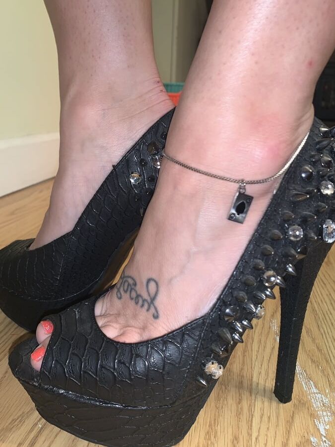 Hotwifes with Hotwife or Slut Anklet