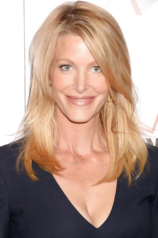 ANNA GUNN IS A SLUTTY MILF
