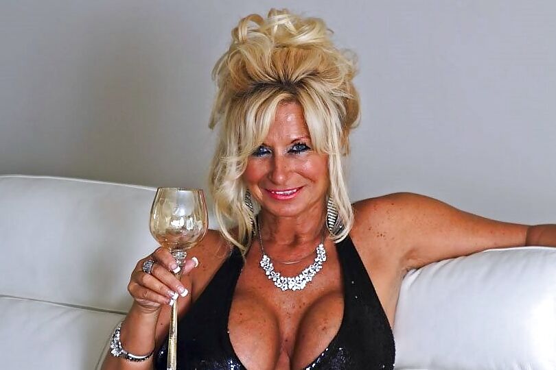MILKY WHITE MATURE TITTIES