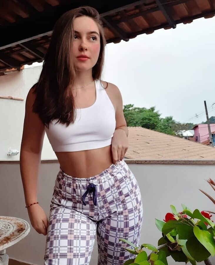 Julia para cum tributos homenageem essa putinha