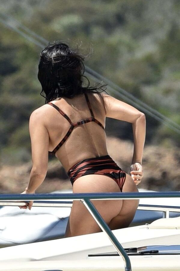 Kourtney Shows Her Amazing Ass