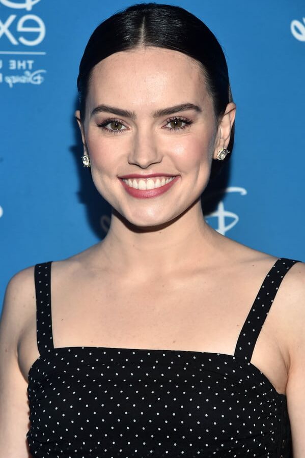 I want to cum on Daisy Ridleys teeth