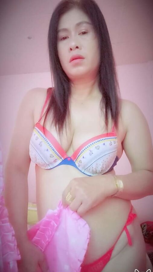 Tetek besar janda seksi