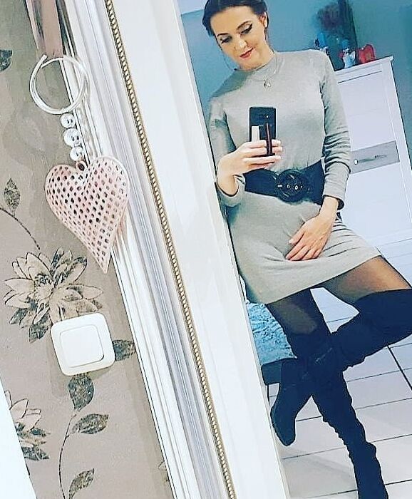 Real amateur mom Sara so hot in Nylon
