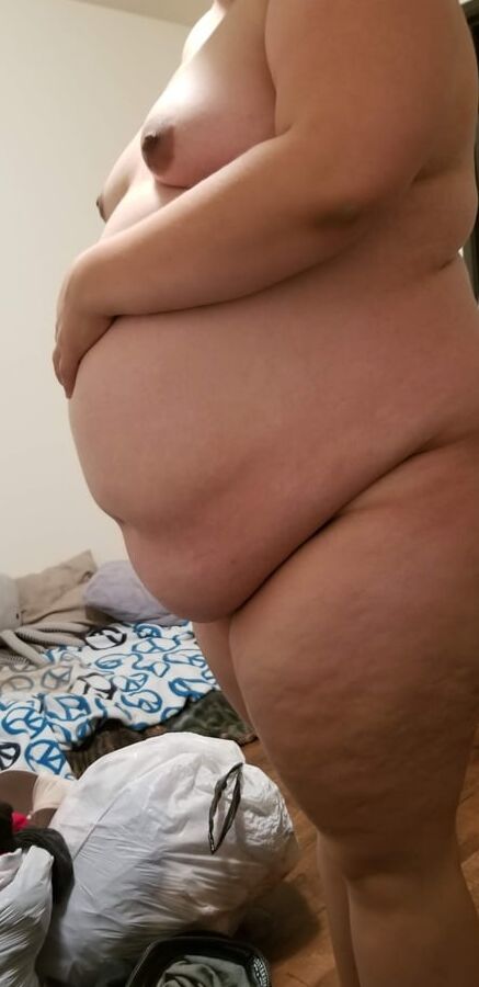 Junge Fettsau ist dauergeil! Young fat slut!