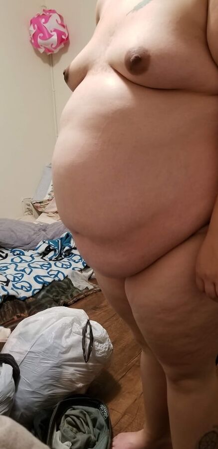 Junge Fettsau ist dauergeil! Young fat slut!