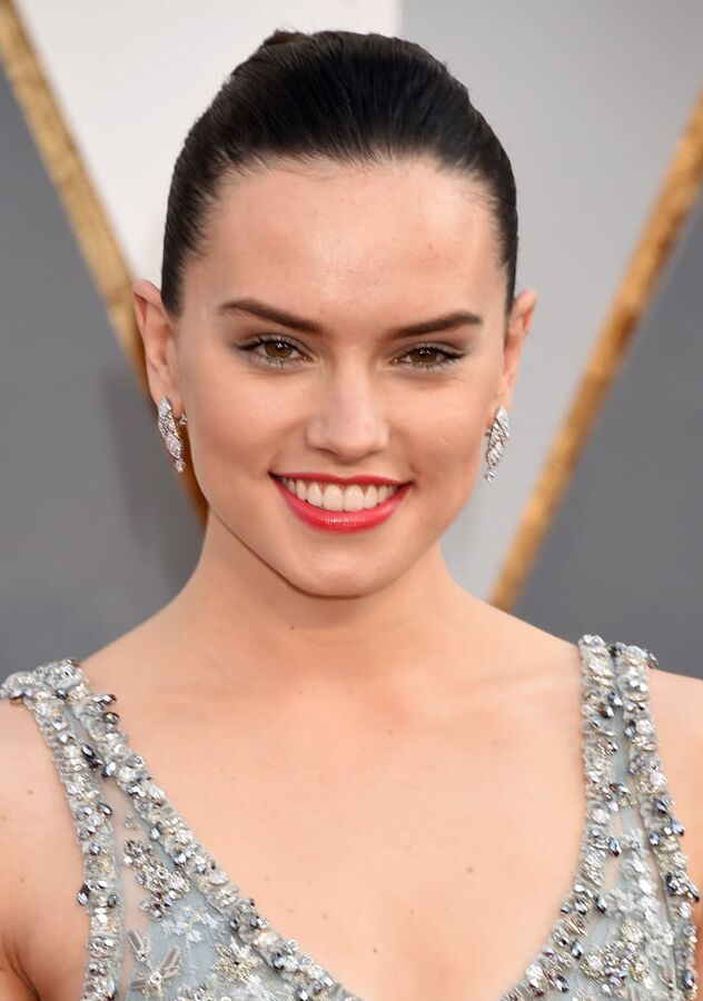 I want to cum on Daisy Ridleys teeth