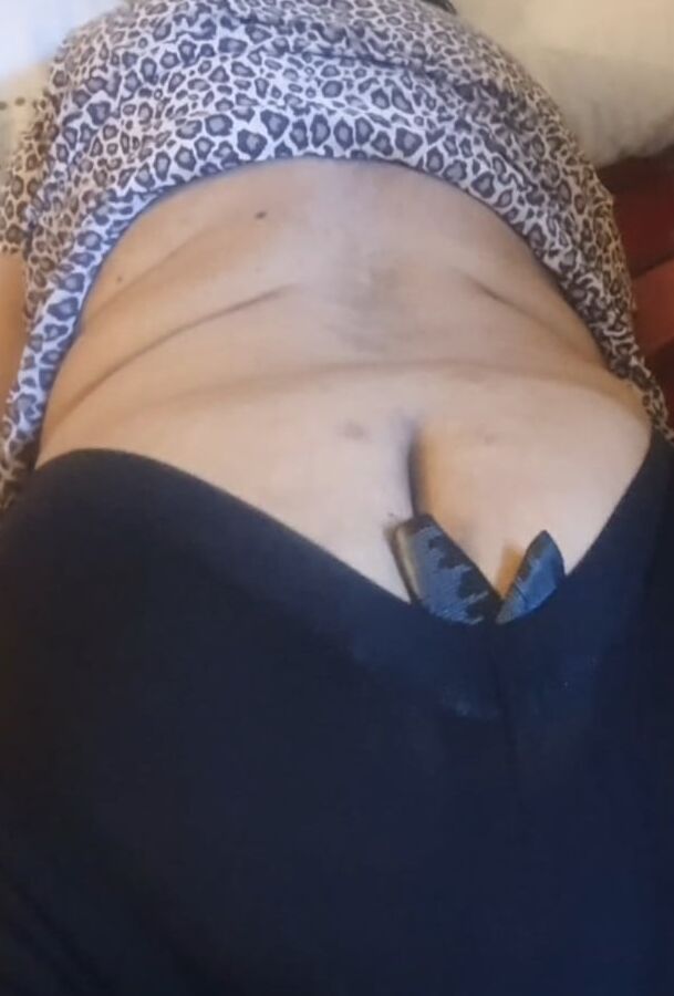 smooth and plump arab wife ass