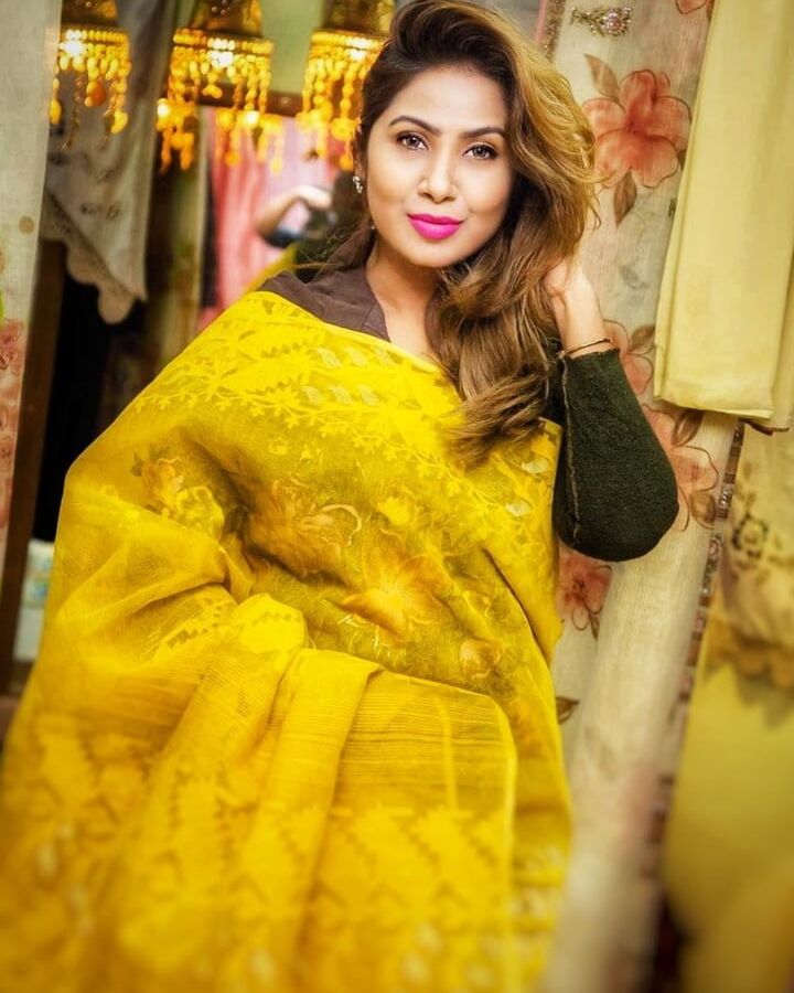 HOT AUNTY