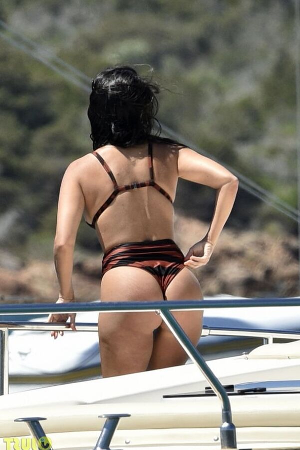 Kourtney Shows Her Amazing Ass