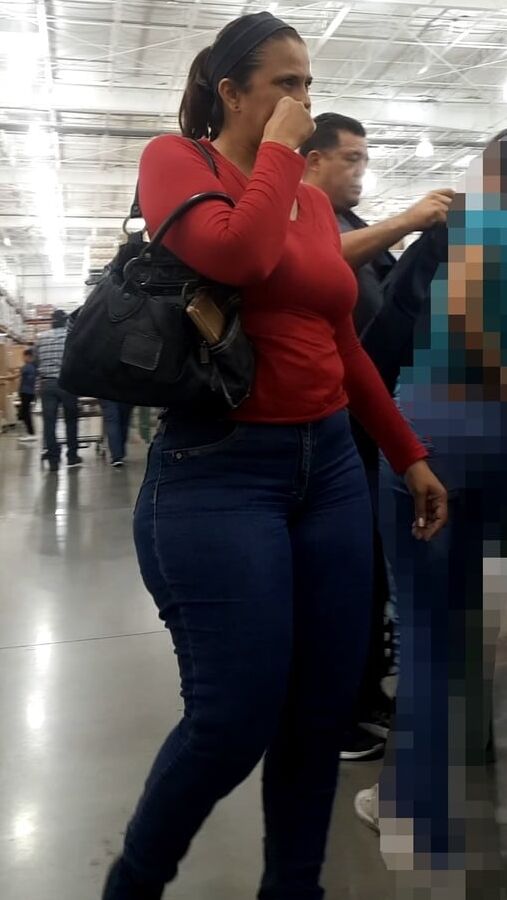 Esposa morenita con un megaculote de compas con su cornudo