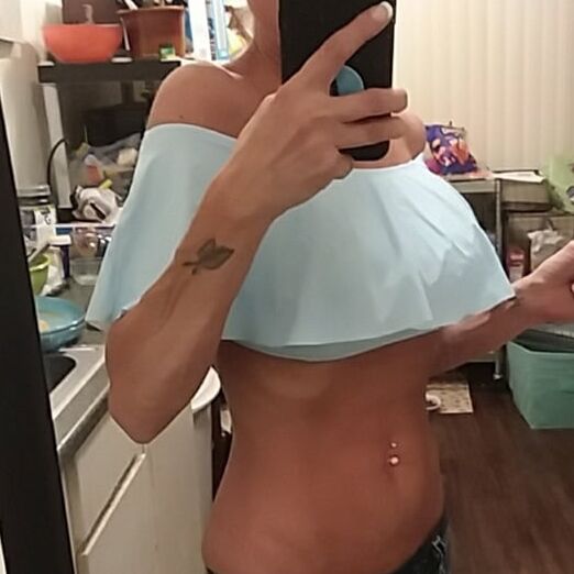 Minnesota MILF Selling Clothes