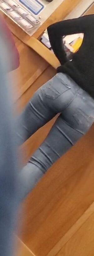 Perfect Ass in tight jeans