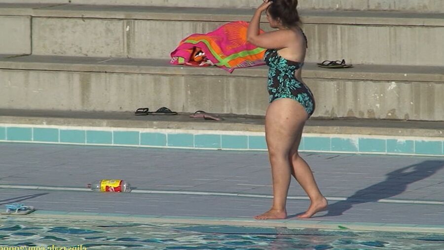 GLUTEUS DIVINUS candid asses