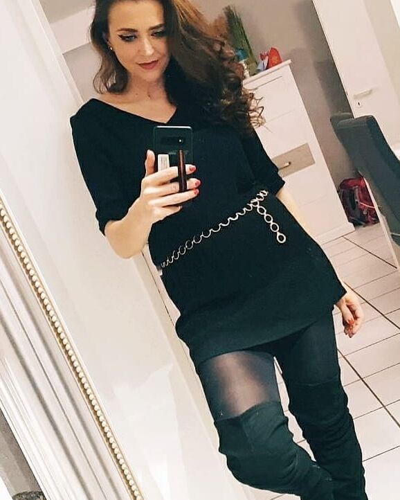 Real amateur mom Sara so hot in Nylon