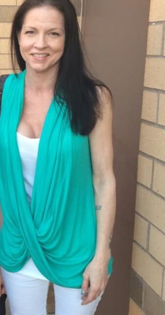Minnesota MILF Selling Clothes