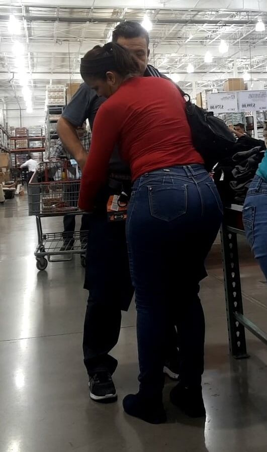 Esposa morenita con un megaculote de compas con su cornudo