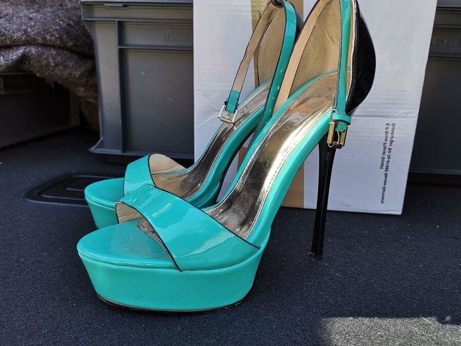 Ex-Kollegin und ihre neuen eBay-Heels