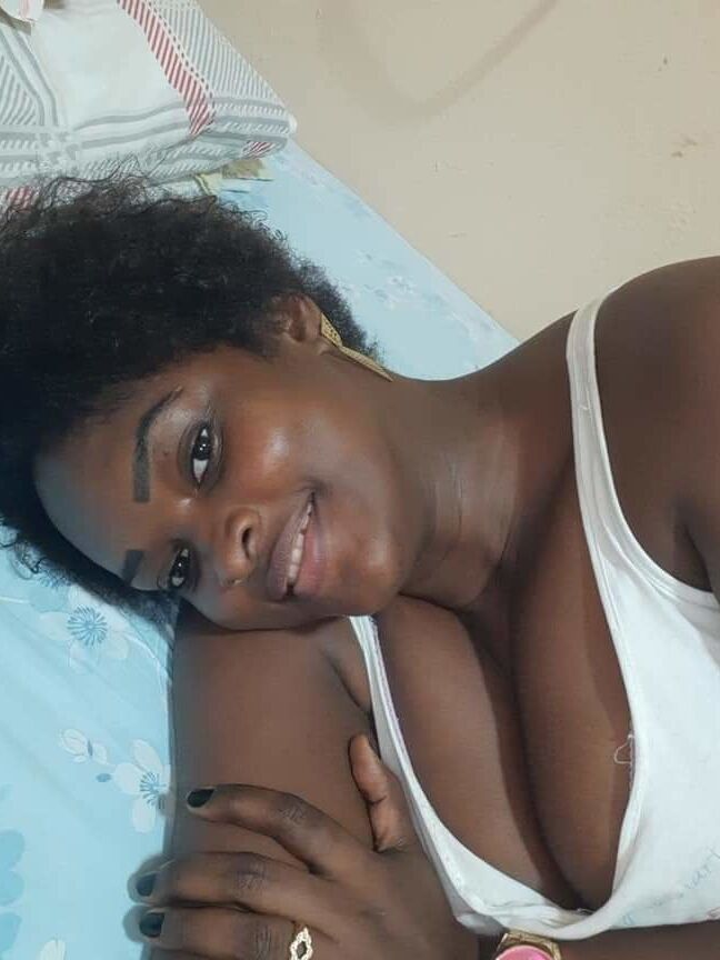 LARRISA EBONY BIG BOOBS