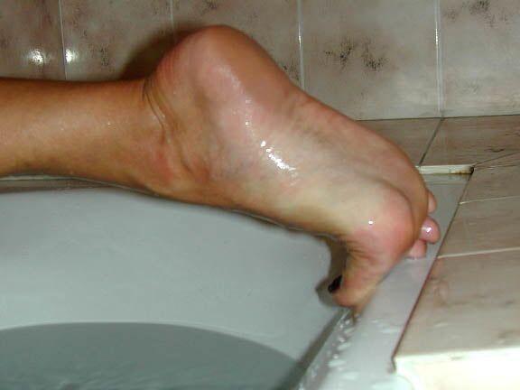 Fuesse in der Wanne