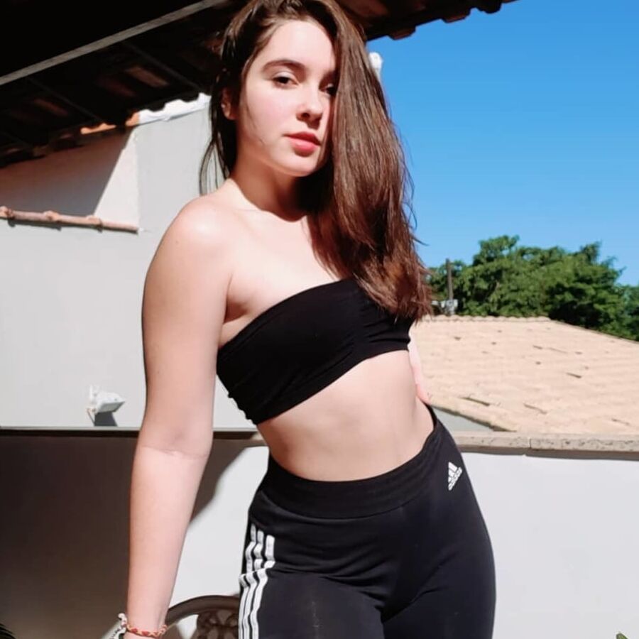 Julia para cum tributos homenageem essa putinha