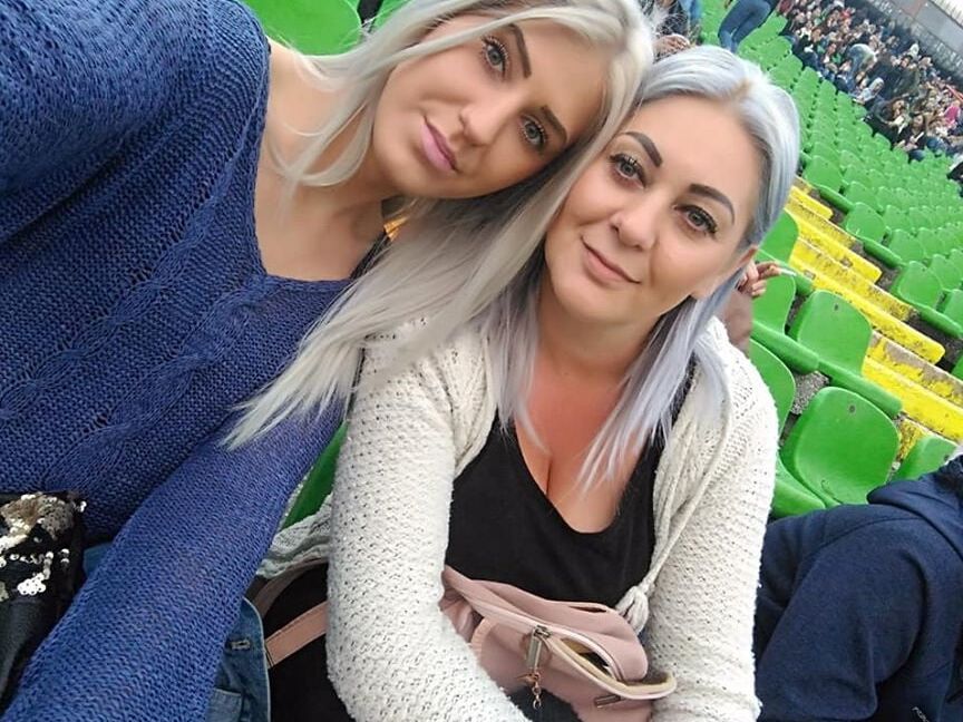 Ajla i Dzemila mom and daughter SLUT -- PISITE KOMENTARE
